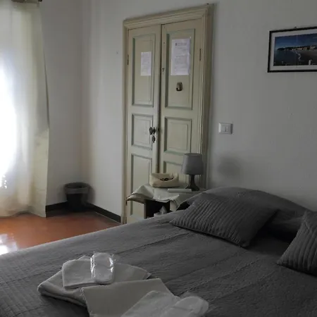 La Torre 住宿加早餐酒店 塞勒里古